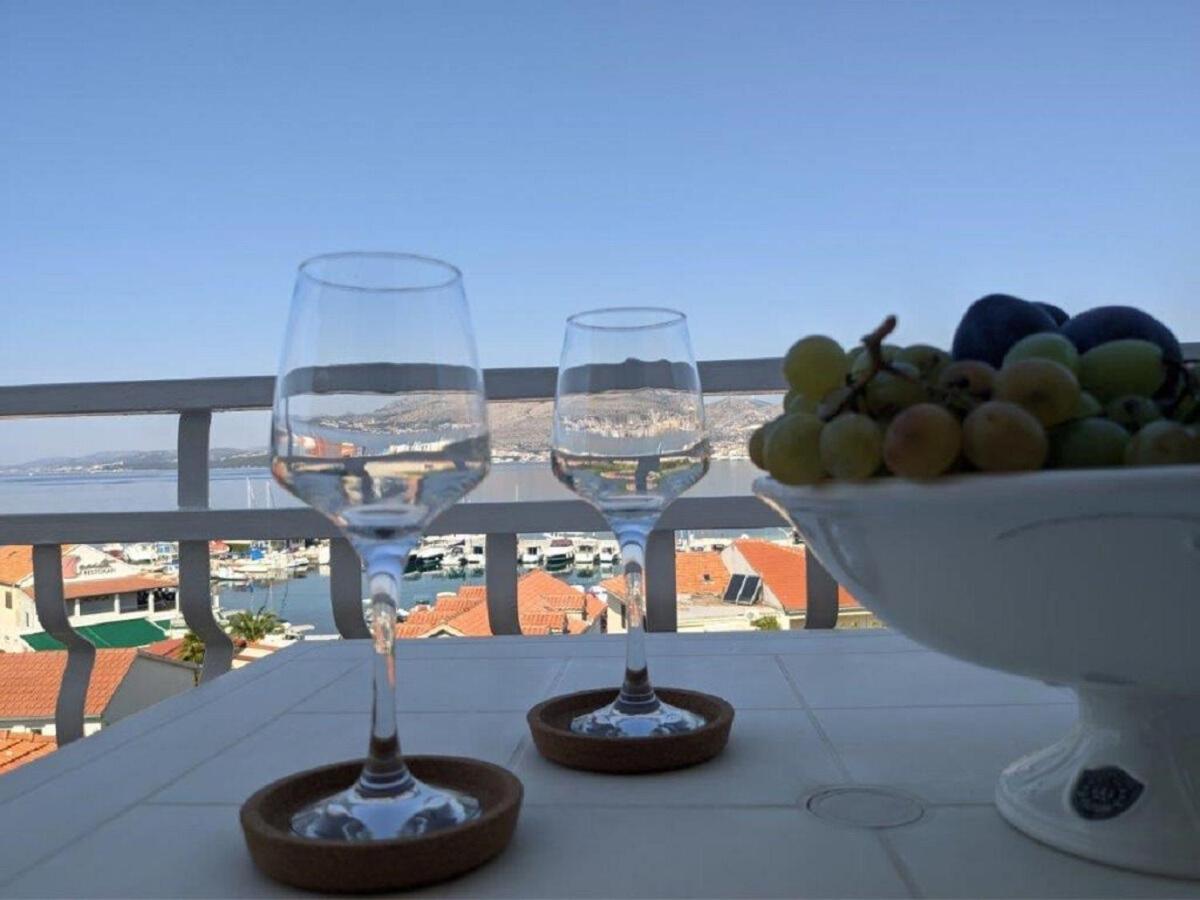 Apartments Biserka - 50 M From Beach Trogir Kültér fotó