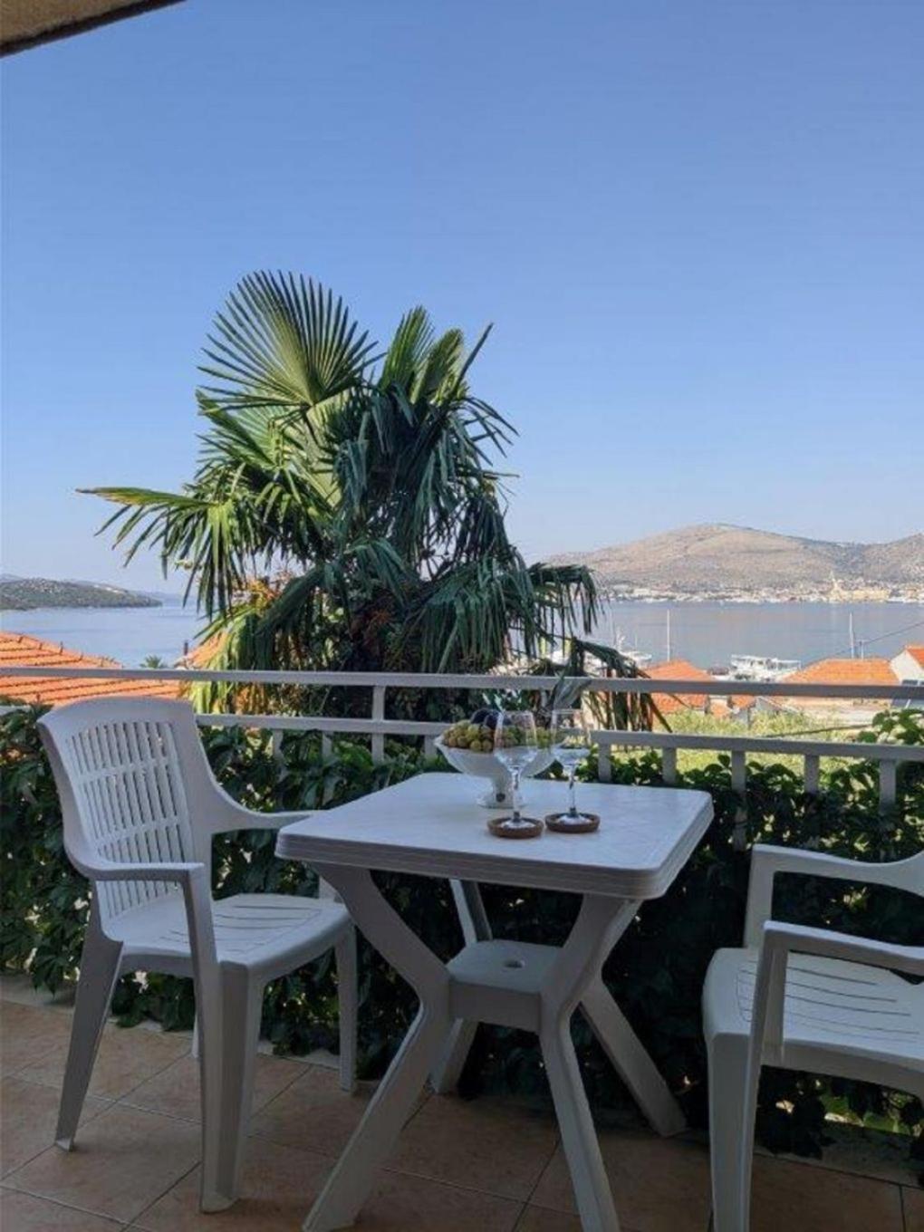 Apartments Biserka - 50 M From Beach Trogir Kültér fotó