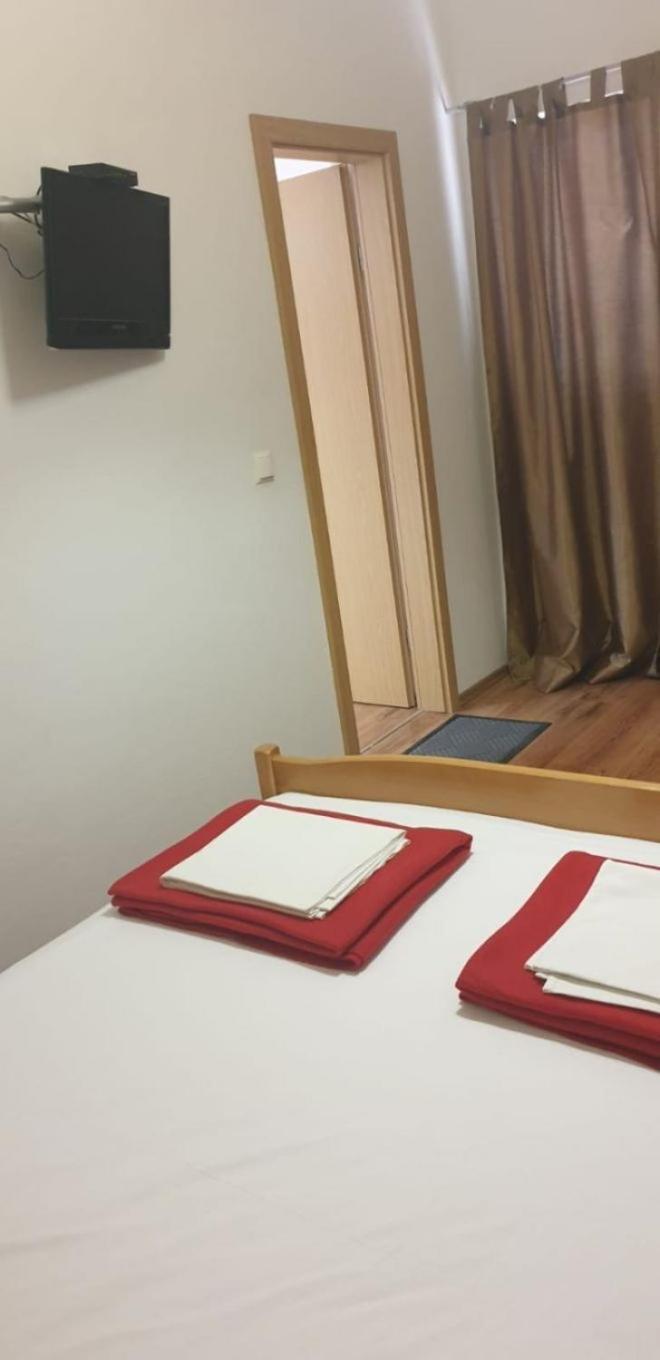 Apartments Biserka - 50 M From Beach Trogir Kültér fotó