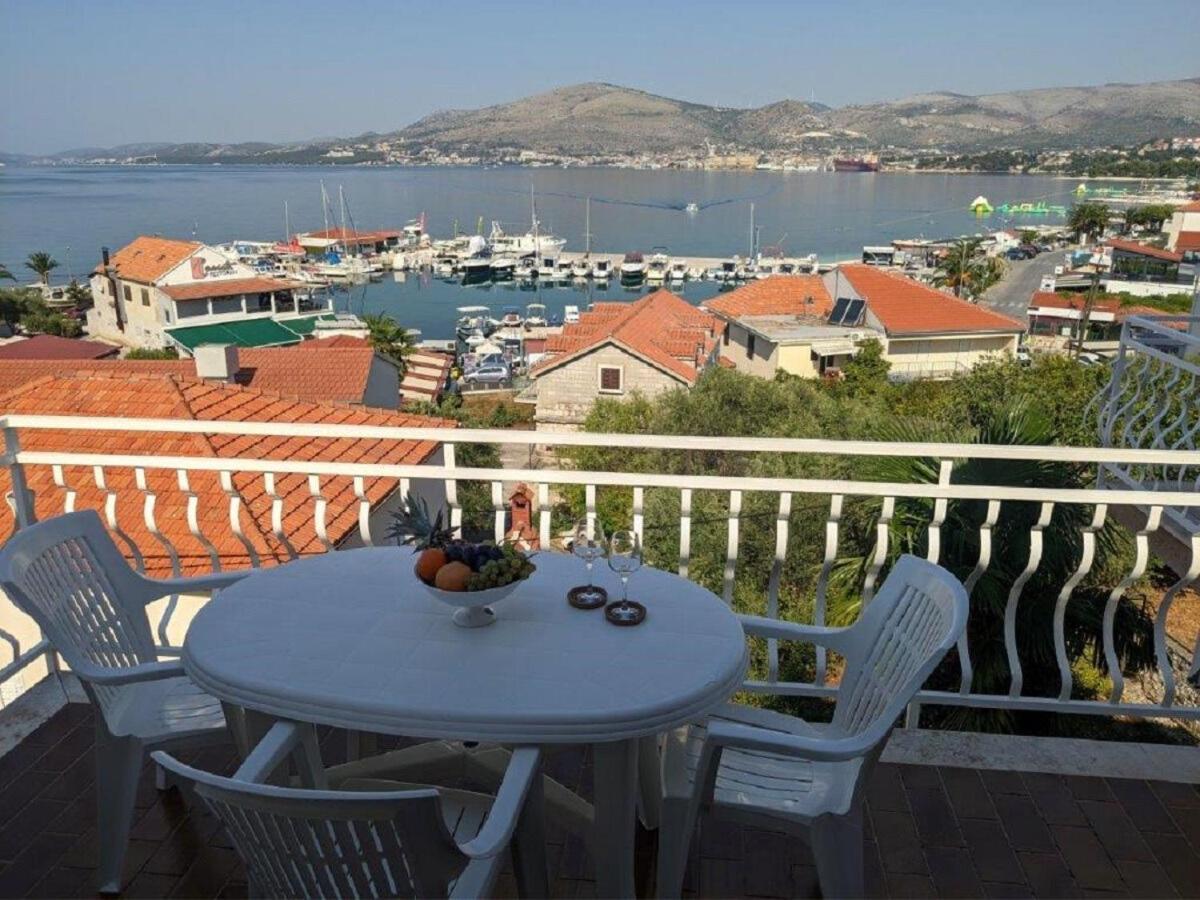 Apartments Biserka - 50 M From Beach Trogir Kültér fotó