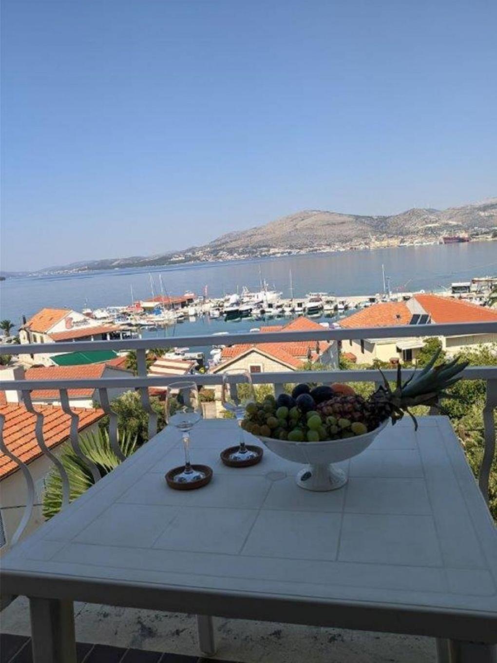 Apartments Biserka - 50 M From Beach Trogir Kültér fotó