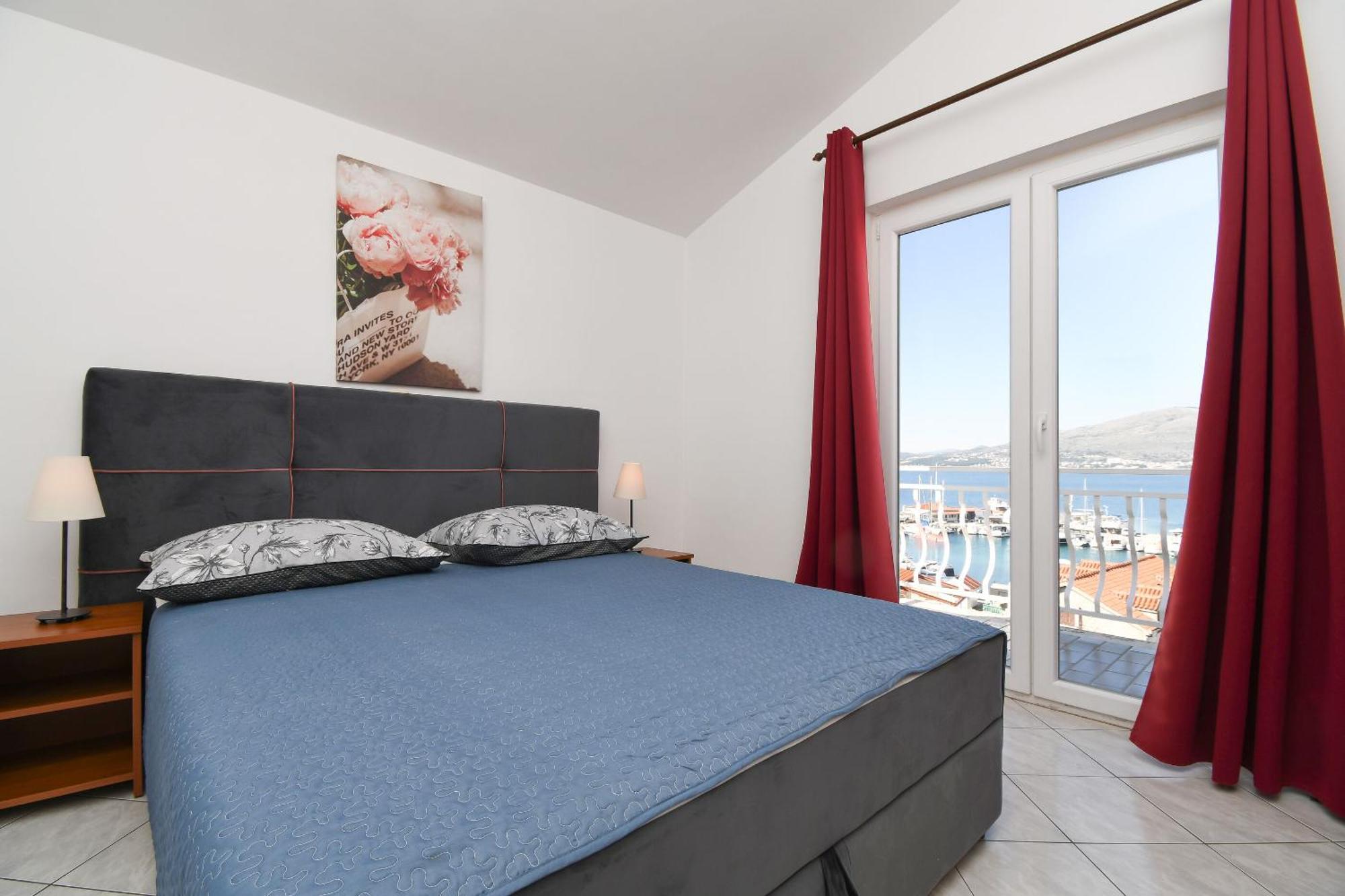Apartments Biserka - 50 M From Beach Trogir Kültér fotó