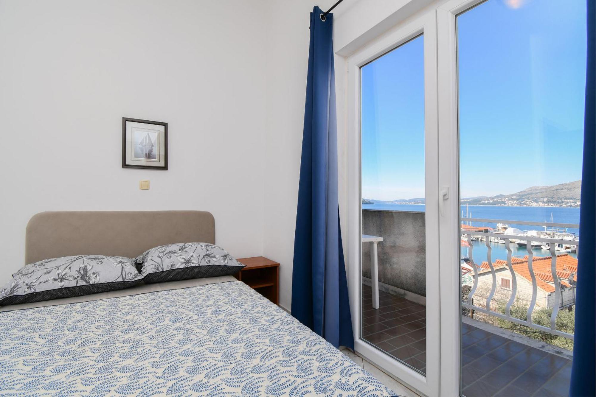 Apartments Biserka - 50 M From Beach Trogir Kültér fotó