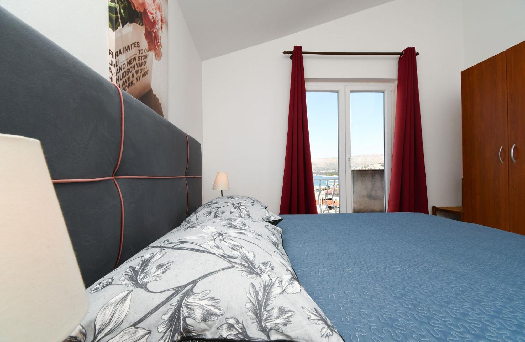 Apartments Biserka - 50 M From Beach Trogir Kültér fotó