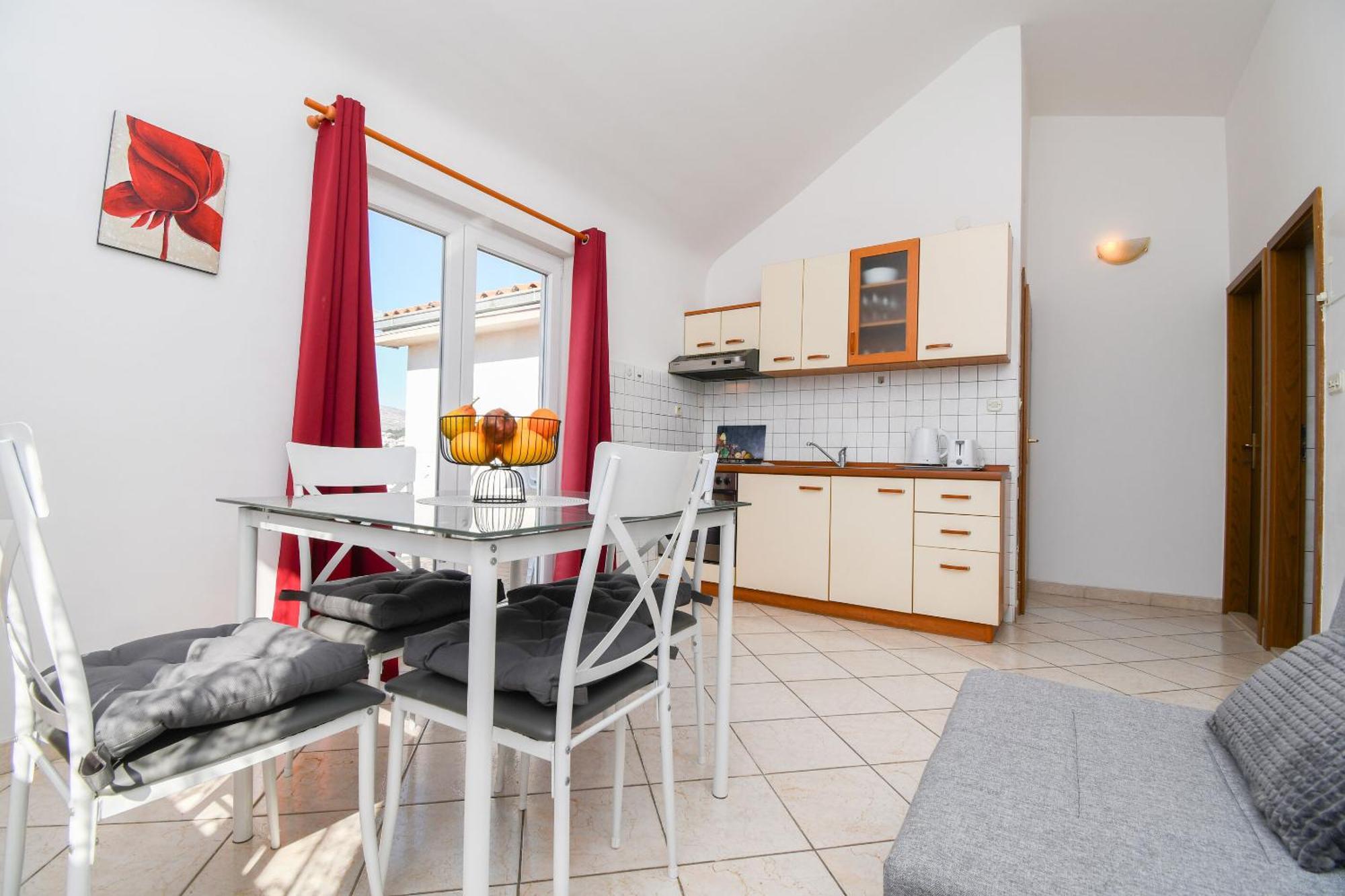 Apartments Biserka - 50 M From Beach Trogir Kültér fotó