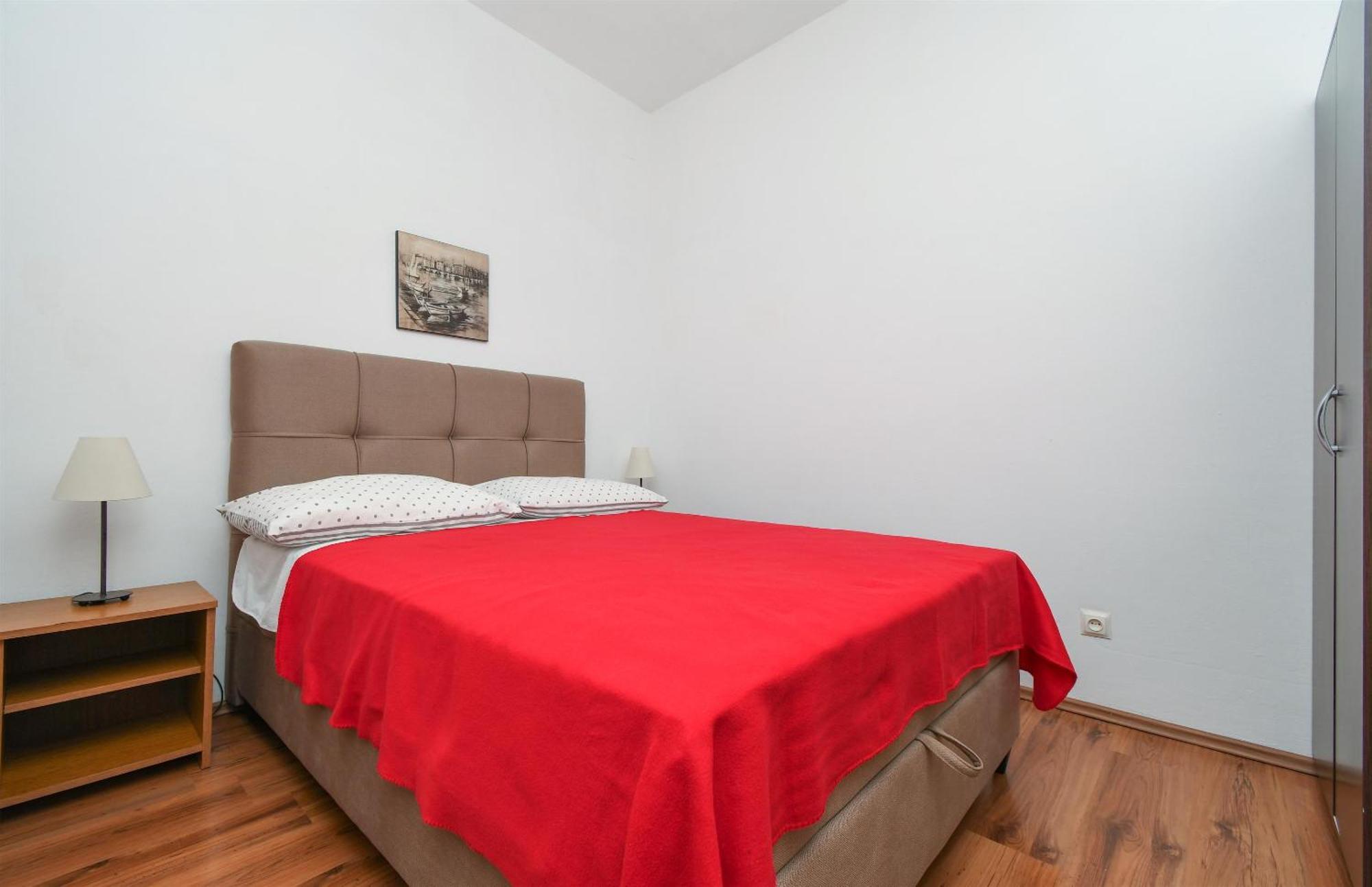 Apartments Biserka - 50 M From Beach Trogir Kültér fotó
