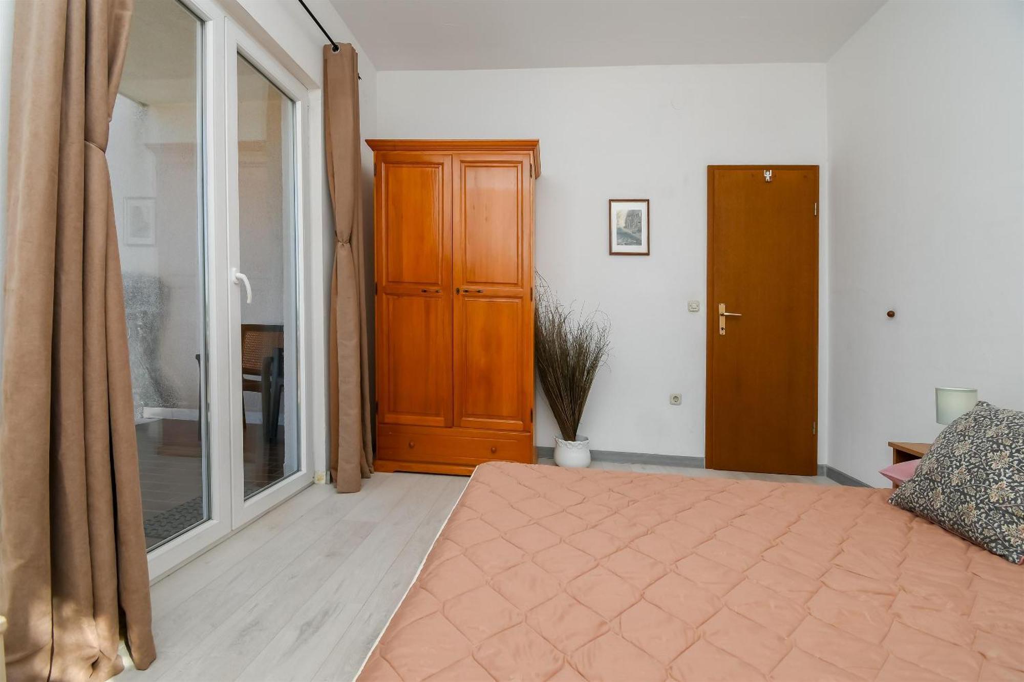 Apartments Biserka - 50 M From Beach Trogir Kültér fotó
